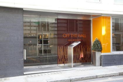 Apex London Wall Hotel - image 3