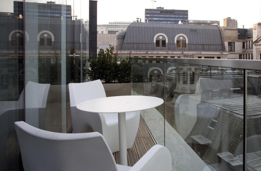 Apex London Wall Hotel - image 5