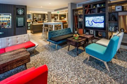 Holiday Inn London Camden Lock - image 10
