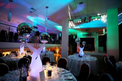 Holiday Inn London Camden Lock - image 2