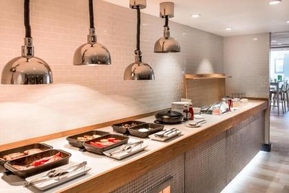 Holiday Inn London Camden Lock - image 5