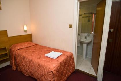 Alexandra Hotel - image 3