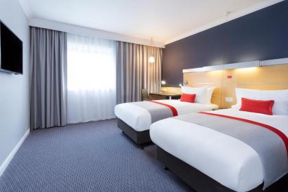 Holiday Inn Express London Limehouse - image 2