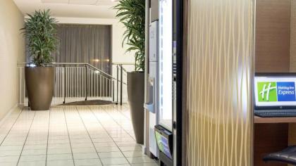 Holiday Inn Express London Limehouse - image 4