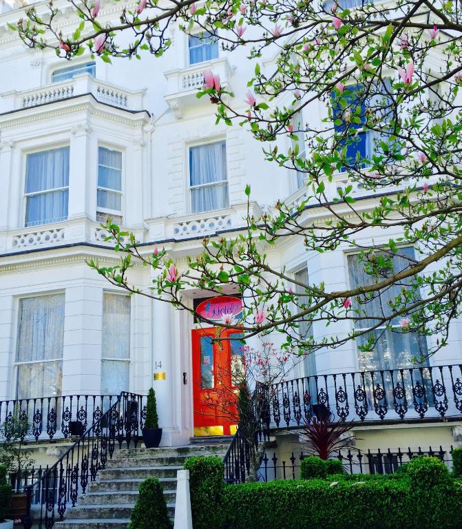 Blue Bells Hotel - main image