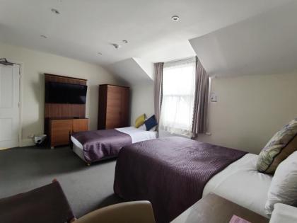 Blue Bells Hotel - image 11