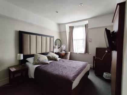 Blue Bells Hotel - image 14