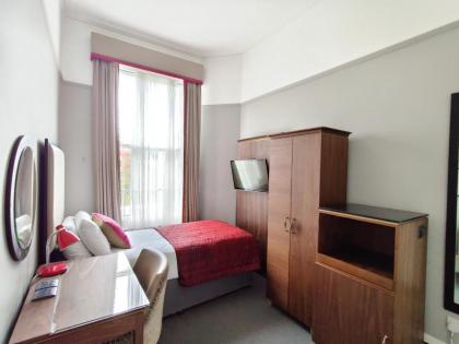 Blue Bells Hotel - image 19