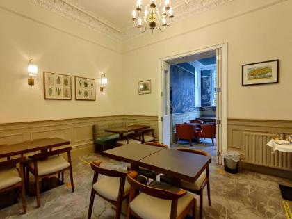Blue Bells Hotel - image 8