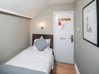 Belgravia Rooms Hotel - image 11