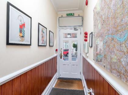 Belgravia Rooms Hotel - image 5