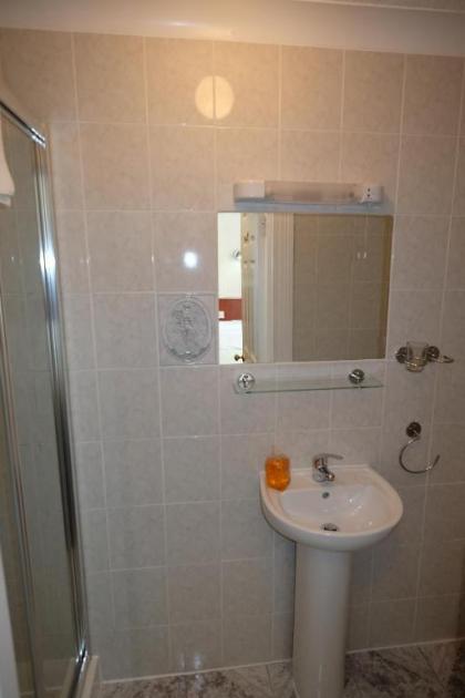 Charlotte Guest House - image 20