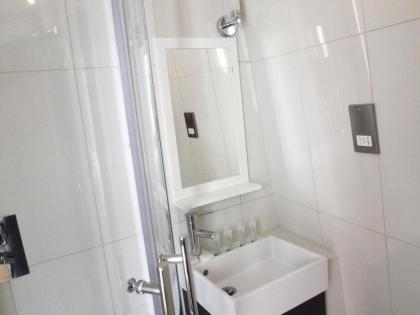 Earls Court Garden Hotel - image 17