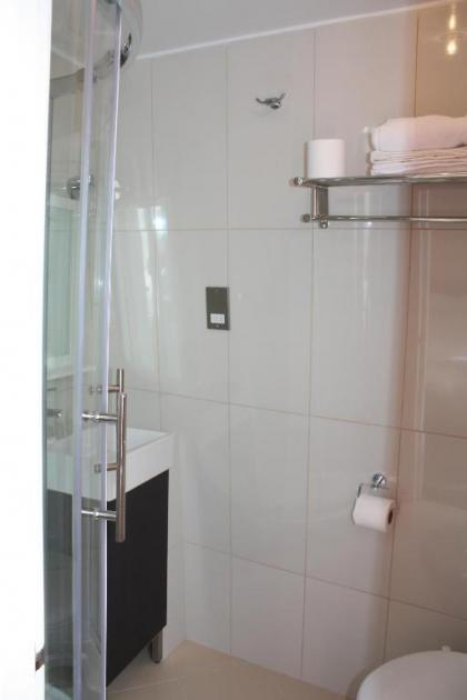 Earls Court Garden Hotel - image 7