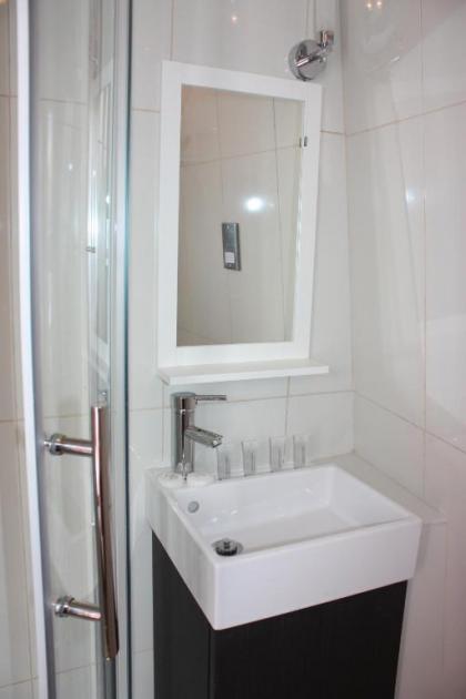 Earls Court Garden Hotel - image 8