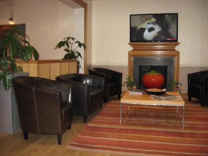 Americana Hotel - image 10