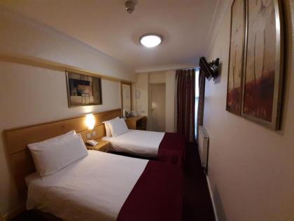 Americana Hotel - image 2