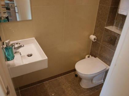 Simply Rooms & Suites - image 14