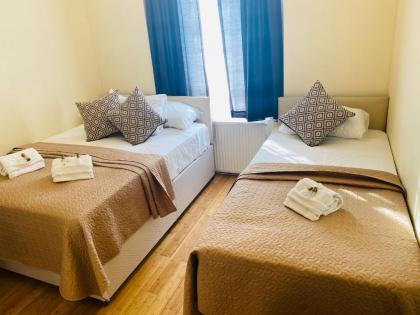 London Hotel - image 11