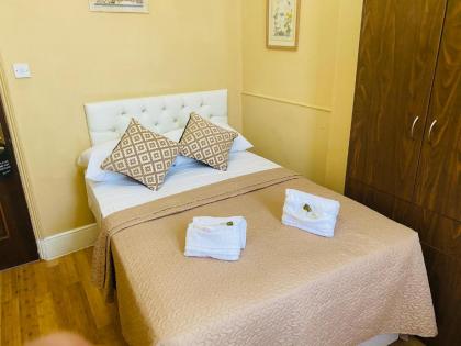 London Hotel - image 12