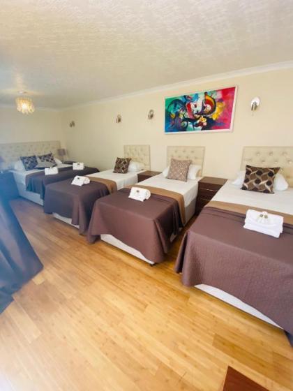 London Hotel - image 20