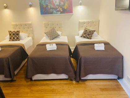 London Hotel - image 9