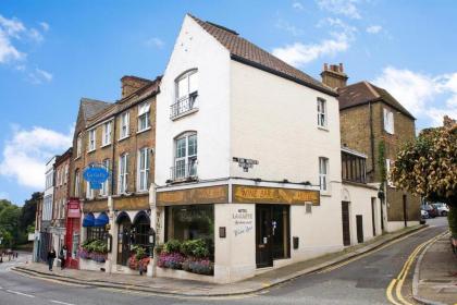 La Gaffe - Bed and Breakfast - image 1
