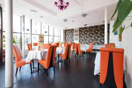Islington Inn - image 11