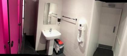 Smart Hyde Park Inn Hostel - image 3
