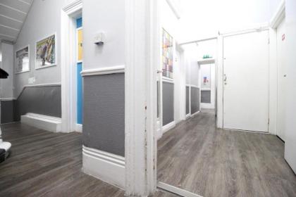 Smart Hyde Park Inn Hostel - image 9