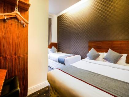 OYO The Park Hotel - image 11