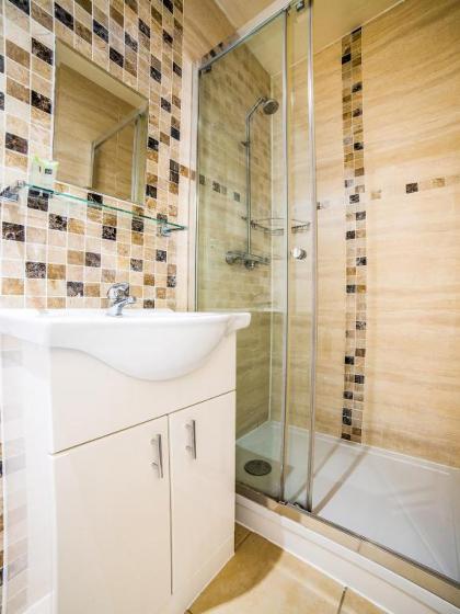 OYO The Park Hotel - image 12
