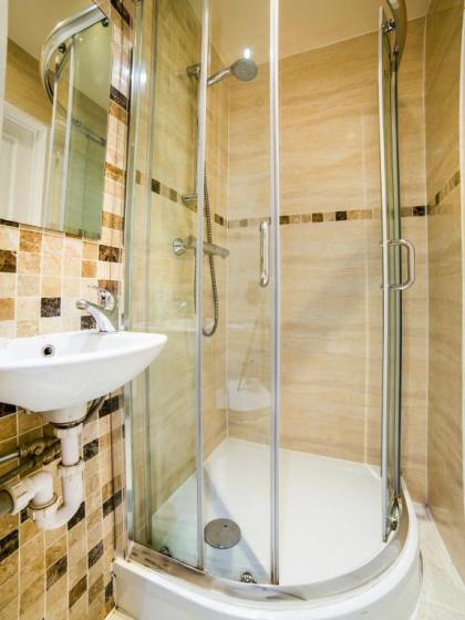 OYO The Park Hotel - image 2