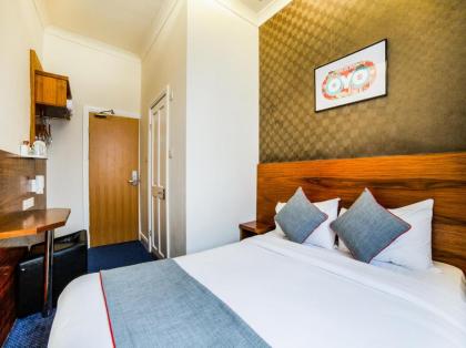 OYO The Park Hotel - image 3