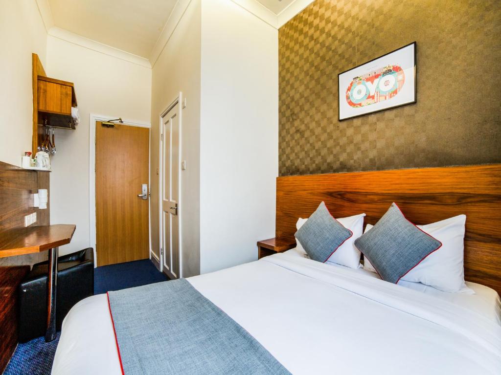 OYO The Park Hotel - image 3
