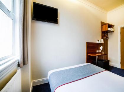OYO The Park Hotel - image 4