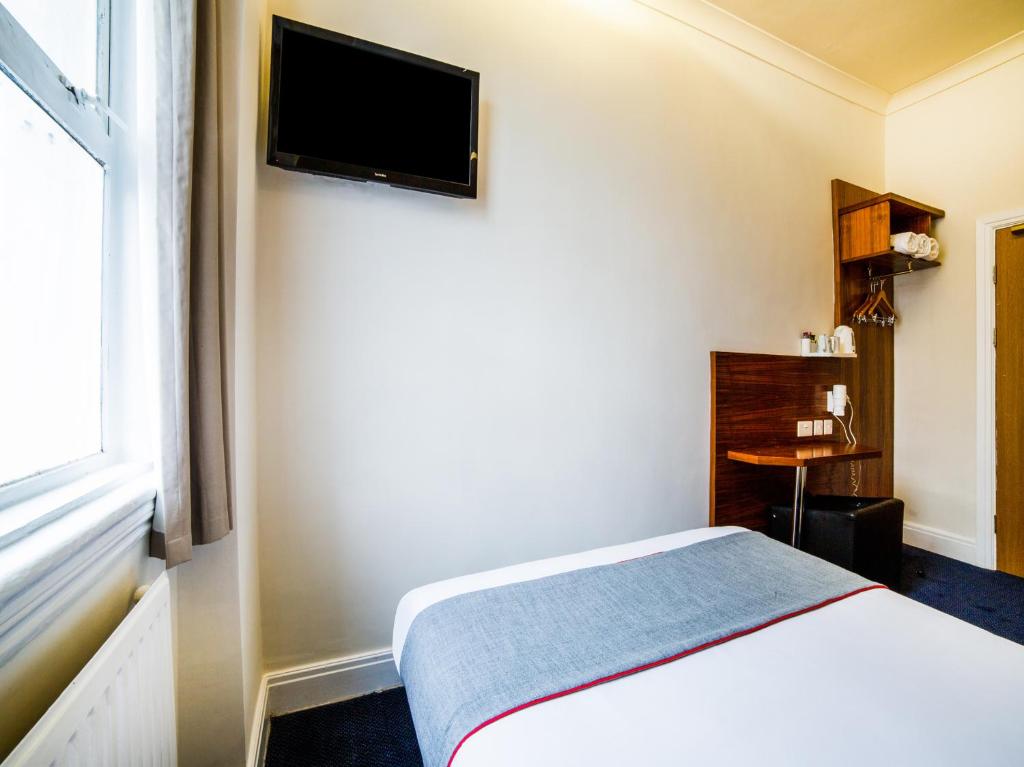 OYO The Park Hotel - image 4