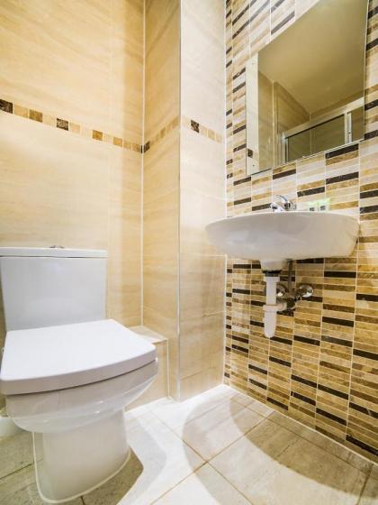 OYO The Park Hotel - image 7