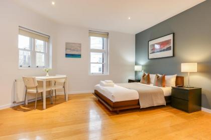 St James House Serviced Apartments - image 2