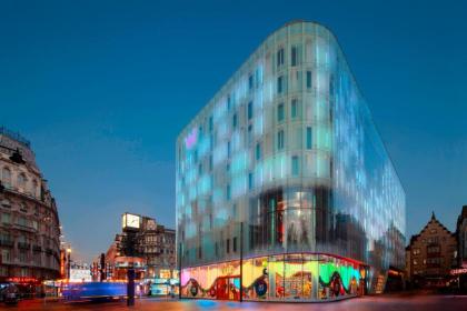 W London - image 1