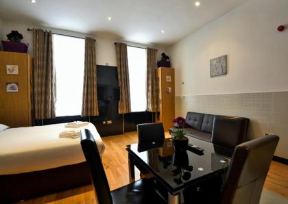 Hyde Park Apartments - image 2