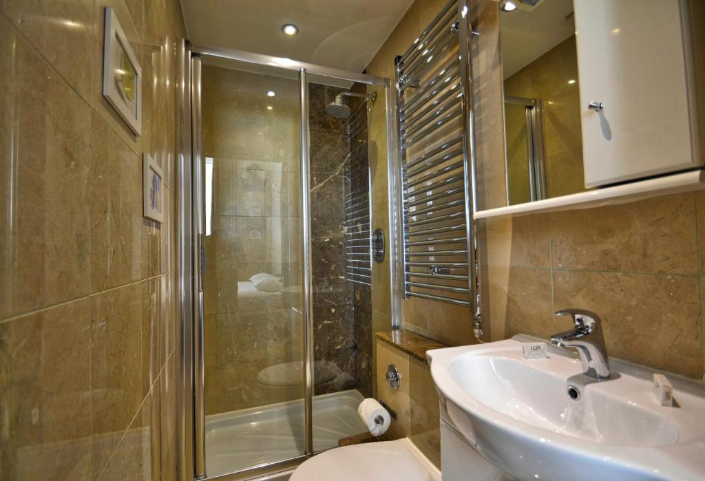 Hyde Park Apartments - image 4