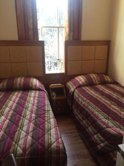 White House Hotel - image 14