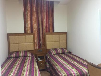 White House Hotel - image 16