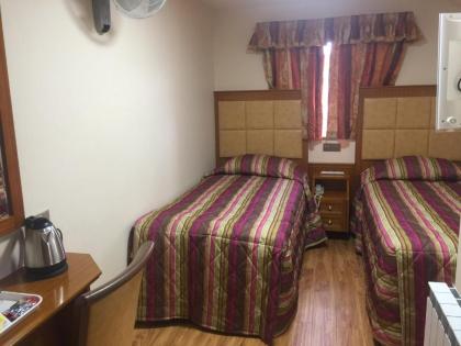 White House Hotel - image 5