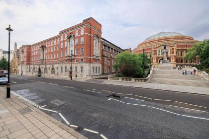 Beit Hall 