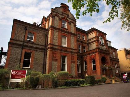 Palmers Lodge: Swiss Cottage - image 1