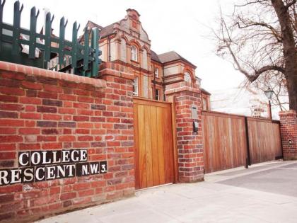 Palmers Lodge: Swiss Cottage - image 10
