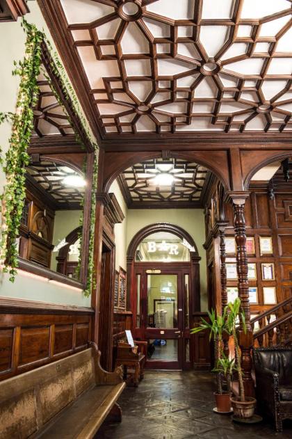 Palmers Lodge: Swiss Cottage - image 3