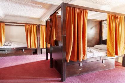 Palmers Lodge: Swiss Cottage - image 4